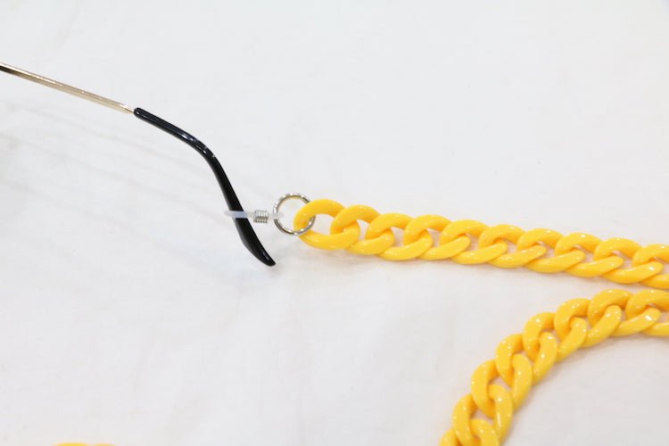 Yellow glasses chain
